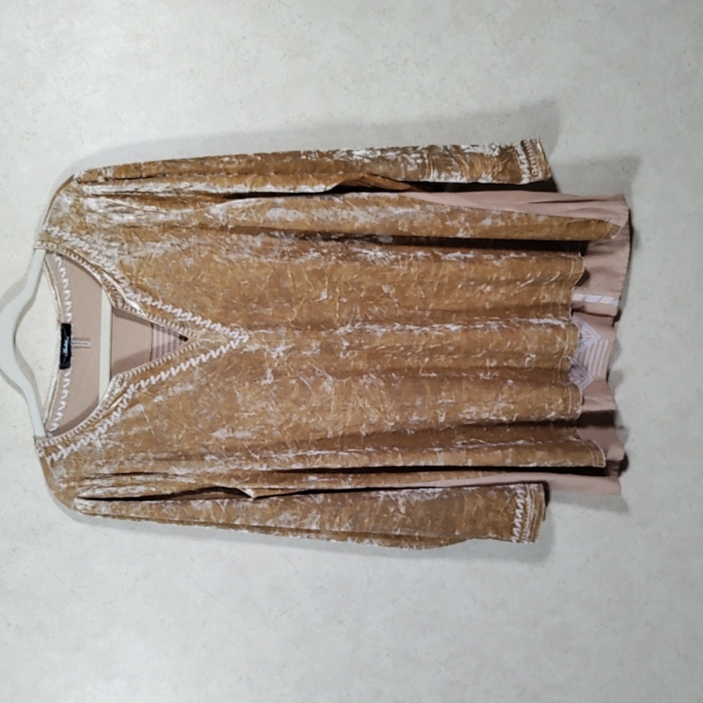 *119 Andree by Unit tan crushed velvet tunic w/embroidery M CLEARANCE
